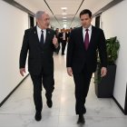 El primer ministro israelí, Benjamín Netanyahu (i), y el secretario de Estado de EE. UU., Marco Rubio, tras su reunión el lunes en Jerusalén.