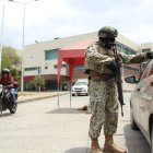 La escalada de violencia dentro de los hospitales ecuatorianos ha generado una creciente incertidumbre sobre la operatividad del sistema de salud.