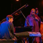 Cécile McLorin Salvant, cantante galardonada con tres premios Grammy inauguró la vigésima edición del Ecuador Jazz el domingo.