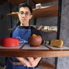 Steben Gaviño, el maestro chocolatero que transforma los postres en una explosión de sabores y texturas. Su cafetería se encuentra en el Centro Histórico.