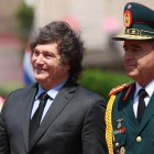 El presidente de Argentina, Javier Milei, asiste a una ceremonia este martes, en el Palacio de López en Asunción (Paraguay).