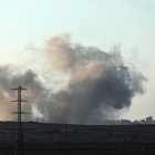 El humo se eleva después de un ataque aéreo israelí en las afueras de la ciudad de Gaza,  el 16 de septiembre de 2025.
