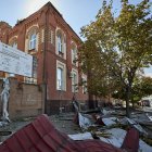 El lugar de un ataque ruso contra un edificio educativo en Járkov, al noreste de Ucrania, el 16 de septiembre de 2025, en medio de la invasión rusa.