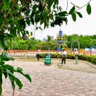 La mañana de este martes 16 de septiembre, un grupo de vecinas de la cooperativa Viernes Santo realizaban la limpieza de un área cercana a la piscina en el parque.