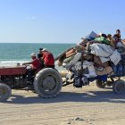 Miles de personas se desplazan desde la ciudad de Gaza hacia el sur de la Franja de Gaza.