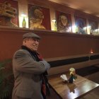 Nelson Román es un referente de la plástica ecuatoriana. Ha recibido premios como el Salón Premio de París y el Gran Premio del Salón Mariano Aguilera.