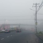 El cambio de clima ha causado neblina y lluvia en Quito. La AMT recomendó manejar con precaución.