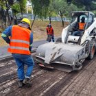 Tres obreros avanzan con los trabajos en la avenida Eloy Alfaro, en el sector del Comité del Pueblo, sentido sur-norte. Esta intervención está prevista para 30 días.