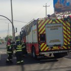 El choque entre un auto y una moto dejó varios herido en la av. Galo Plaza Lasso, en el norte de Quito.