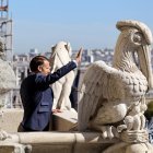 El presidente frances Emmanuel Macron durante la visita a Notre Dame.