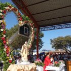 Mirador. La virgen es adorada por los lugareños en el mirador.