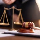 Un grupo de juristas, académicos y exfuncionarios denunció que el Decreto 148, con el que Daniel Noboa convoca a una Asamblea Constituyente, viola principios básicos de la democracia.