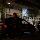 Policías rodean la Corte Constitucional tras presunta amenaza de bomba en Quito.