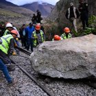 Con rocas gigantes se bloqueó el acceso a la zona arqueológica de Machu Picchu.