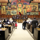 El presidente de la Asamblea Nacional Niels Olsen anunció su denuncia en contra de 45 asambleístas de la RC.
