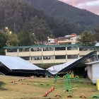 El techo de un coliseo de la Escuela República de Venezuela, en Quito, colapsó la tarde de este domingo 21 de septiembre del 2025