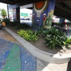 En puntos como los bajos del paso a desnivel, en Francisco de Orellana y Carlos Plaza Dañín, el Municipio de Guayaquil retiró rejas de las jardineras.