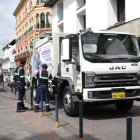 La compra de los seis camiones satélite se adjudicó por un valor de 804.000 dólares.