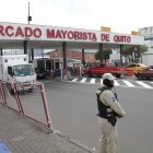 Contrato polémico para intervención en el Mercado Mayorista genera críticas públicas.