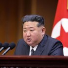 El líder norcoreano Kim Jong Un habla en el Salón de Asambleas Mansudae en Pyongyang, Corea del Norte.