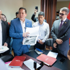 Autoridades se reunieron en el Ministerio de Ambiente de Cuenca para revisar los informes técnicos sobre el proyecto minero Loma Larga.