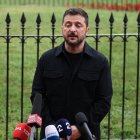 Fotografía del presidente de Ucrania, Volodímir Zelenski, este 22 de septiembre de 2025, en la plaza de Lafayette, frente a la Casa Blanca, en Washington (EE.UU). EFE/