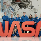 La NASA presentó a los 10 nuevos astronautas que iniciarán entrenamiento para misiones lunares, marcianas y en la EEI.