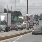 A diario se evidencia un alto congestionamiento vehicular en la vía a Daule, en el norte de Guayaquil.
