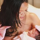 Rihanna y su hija Rocki Irish.