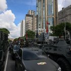 Miembros de las Fuerzas Armadas Bolivarianas participan en un despliegue militar en apoyo a Nicolás Maduro, en la Avenida Bolívar de Caracas el 23 de septiembre de 2025.