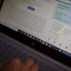 La postulación es gratuita, no requiere trámites presenciales ni pagos.