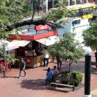 Comida. Muchos puestos se concentran cerca de los juegos infantiles, la entrada principal y Bahía Malecón, y otros están próximos a sectores como Mercado del Río