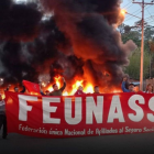 Alrededor de la 6 de la mañana manifestantes bloquearon la vía Guayaquil - Jipijapa.