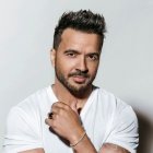 Luis Fonsi tiene 47 años.
