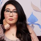 Jenny Han es una autora, guionista y productora ejecutiva. Es conocida por escribir la trilogía Todos los chicos de los que me enamoré, que se adaptó a Netflix.