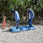 En todas las hacienda bananeras debe existir medidas de bioseguridad para que se desinfecten hasta los zapatos, las botas y ropa deben ser únicas para esa finca en particular.