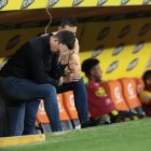 Ismael Rescalvo con gestos de molestias en la zona técnica de Barcelona SC.