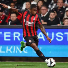 Pervis Estupiñán sigue consolidándose como titular del AC Milan en la Serie A 2025-2026.