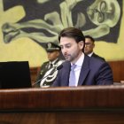 El presidente de la Asamblea Niels Olsen impulsa la queja contra el correísmo.