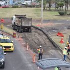 Intervención. El viernes, el trabajo se inició con maquinaria pesada en el redondel de Puembo, en sentido occidente - oriente. Hay cierres viales.