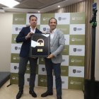 Francisco Egas, presidente de la Federación Ecuatoriana de Fútbol, durante la firma de una nueva alianza comercial con Hispana Seguros.