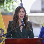 Foto de archivo de la secretaria de Seguridad Nacional de Estados Unidos, Kristi Noem.