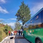 En la calle De Los Conquistadores, que conecta a las parroquias de Puembo y Pifo, se abrió un socavón.