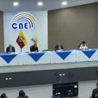 Los vocales del CNE, con Diana Atamaint a la cabeza, durante una sesión del organismo electoral