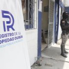 Personal policial resguardaba dependencias municipales de Durán la mañana de este lunes 29 de septiembre.
