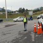 Luego del bloqueo en Guangopolo, valle de Los Chillos, el tránsito se habilitó por completo en la vía Intervalles.