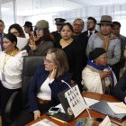 Familiares de detenidos y miembros de comunidades indígenas comparecieron ante la Comisión de Garantías Constitucionales.