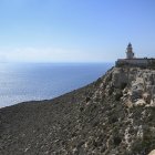 Vista del faro de Mesa Roldán, en el Parque Natural de Cabo de Gata-Níjar, ubicado en Almería (sureste de España).