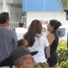 Familiares de Manuel Espinales acudieron a la morgue a retirar el cuerpo de la víctima.