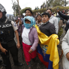 Los indígenas y miembros de organizaciones sociales mantiene bloqueos en diversas vías.